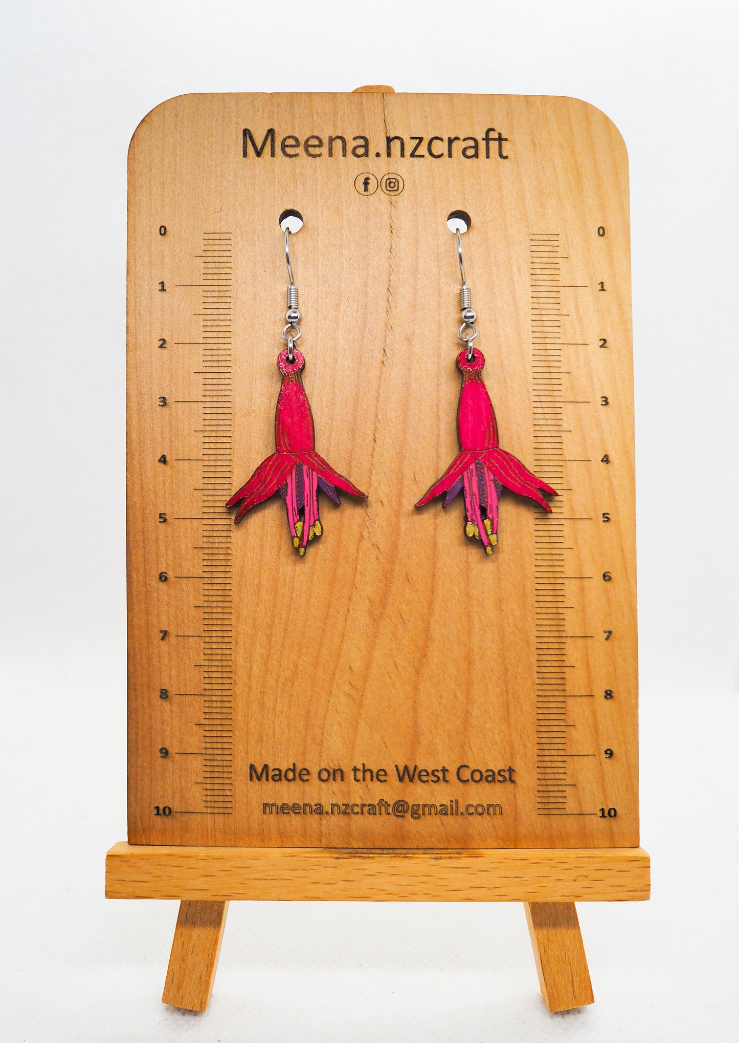 Fuchsia (Kōtukutuku) Wooden Rimu Earrings