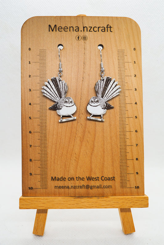 Fantail (Pīwakawaka) Wooden Rimu Earrings