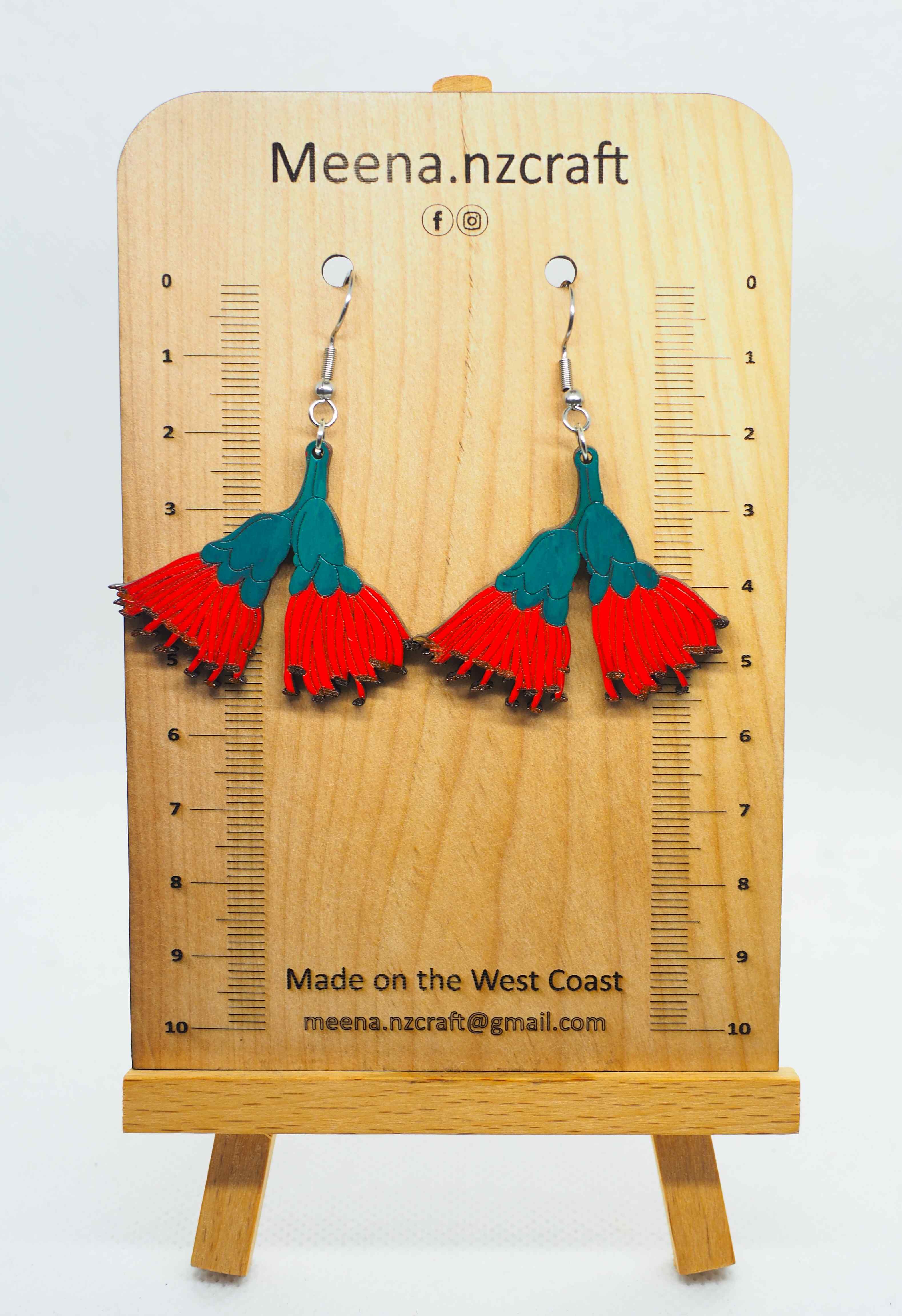 Southern Rata Wooden Rimu Earrings – Meena.nzcraft