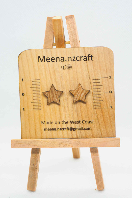Rewarewa Star Wooden Stud Earrings